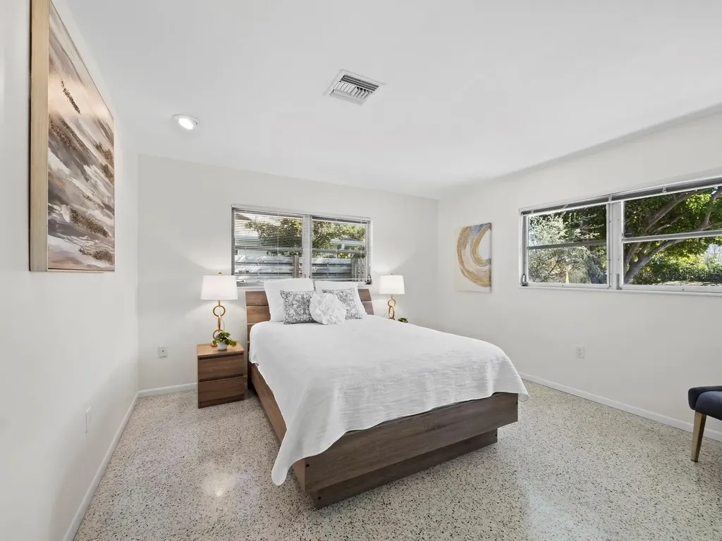 561 Corwood Drive Sarasota FL 34234