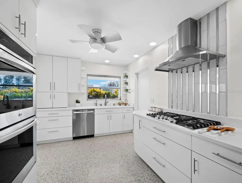 561 Corwood Drive Sarasota FL 34234