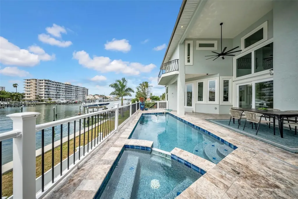 124 Leeward Island Clearwater Beach FL 33767