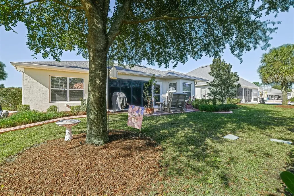 10158 Julia Isles Avenue Oxford FL 34484