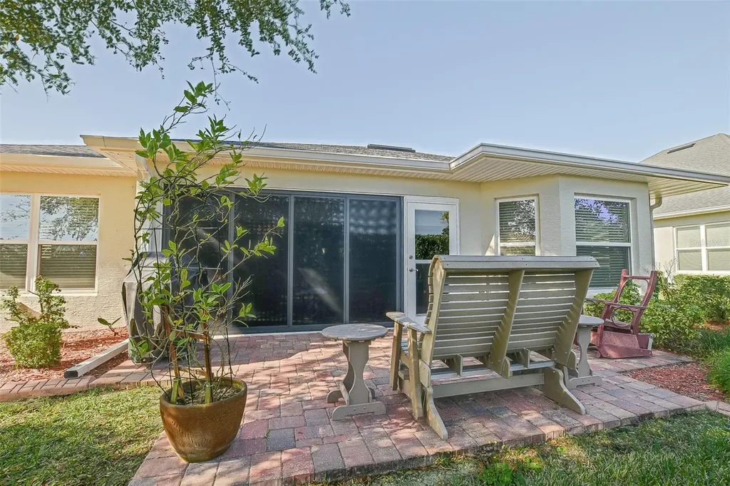 10158 Julia Isles Avenue Oxford FL 34484