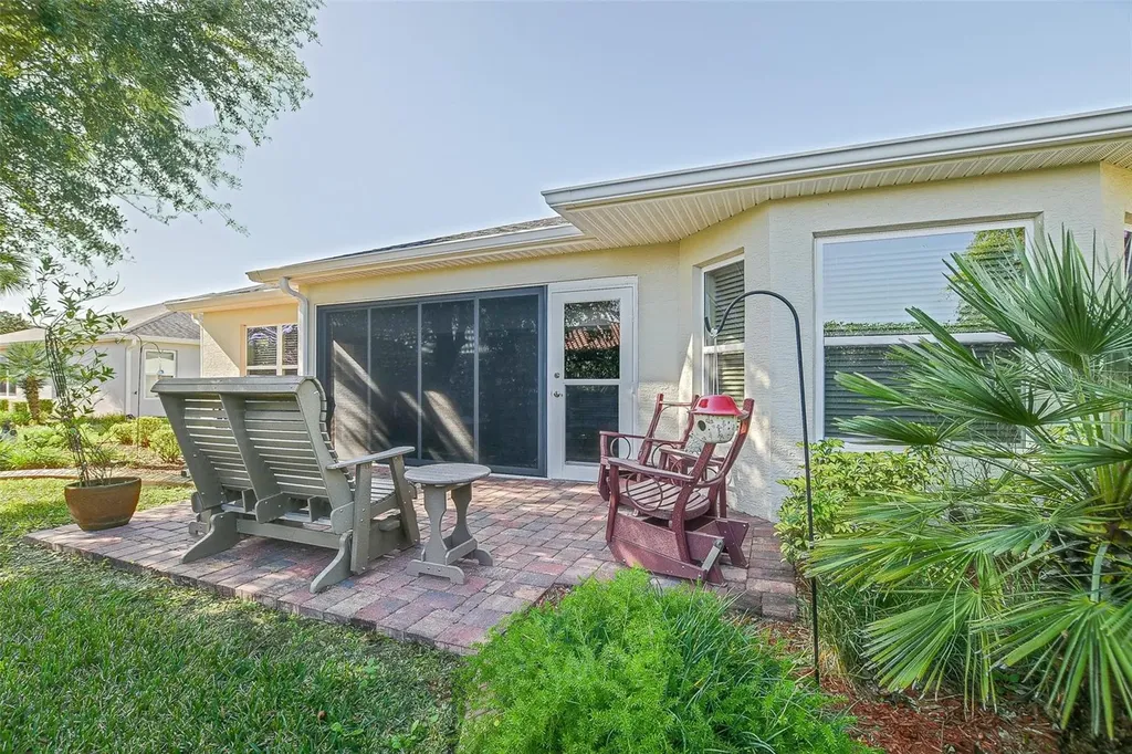 10158 Julia Isles Avenue Oxford FL 34484