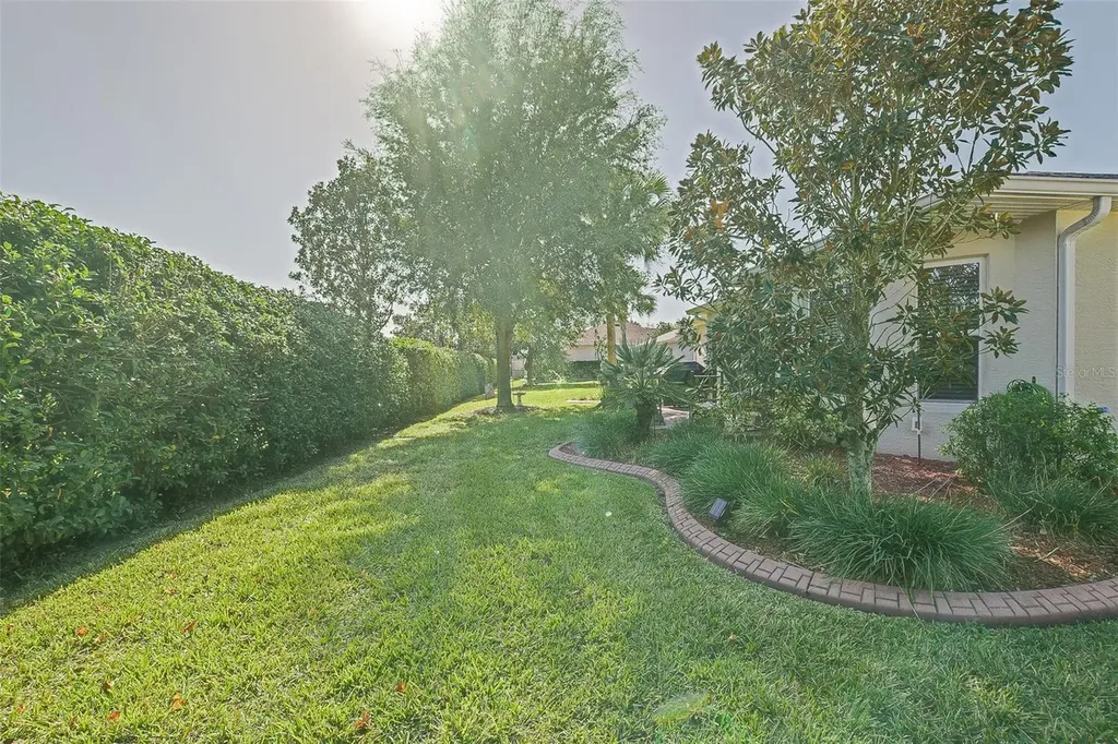 10158 Julia Isles Avenue Oxford FL 34484