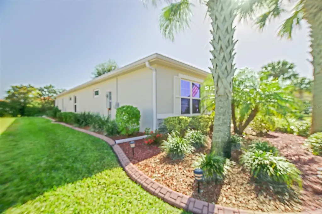 10158 Julia Isles Avenue Oxford FL 34484