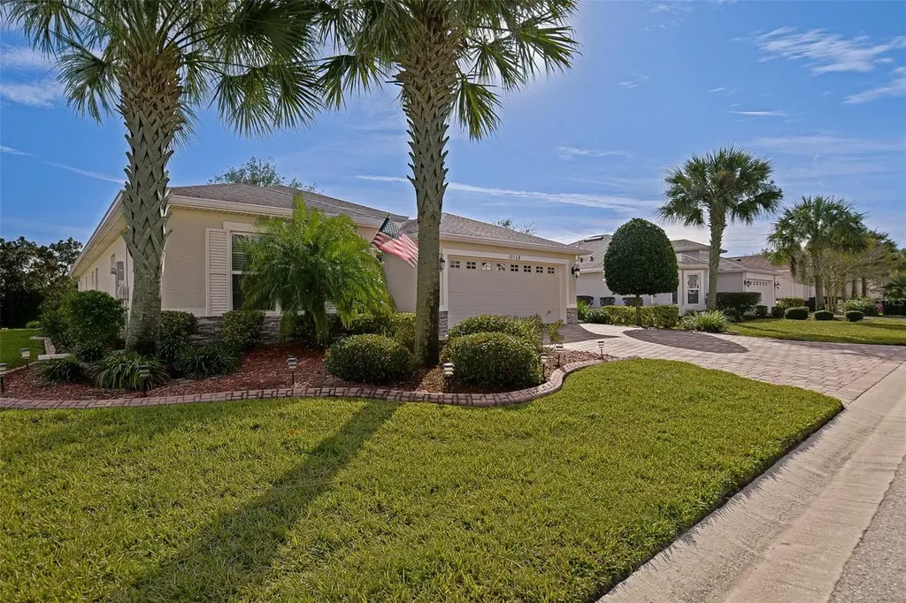 10158 Julia Isles Avenue Oxford FL 34484