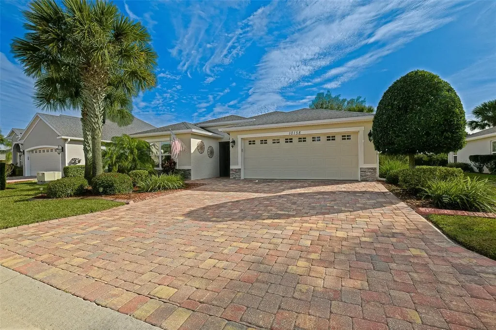 10158 Julia Isles Avenue Oxford FL 34484