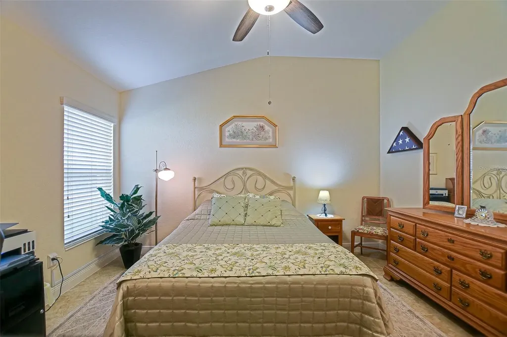10158 Julia Isles Avenue Oxford FL 34484
