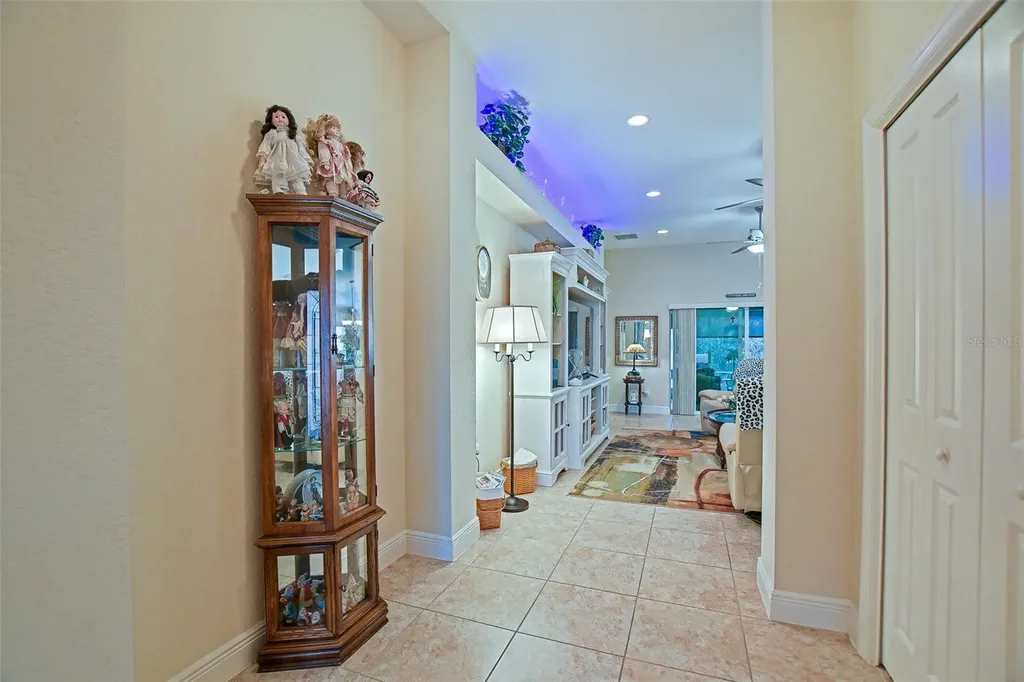 10158 Julia Isles Avenue Oxford FL 34484