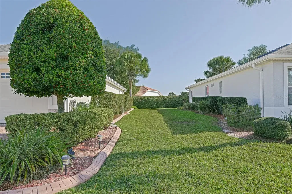 10158 Julia Isles Avenue Oxford FL 34484