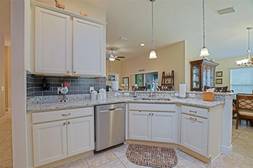 10158 Julia Isles Avenue Oxford FL 34484