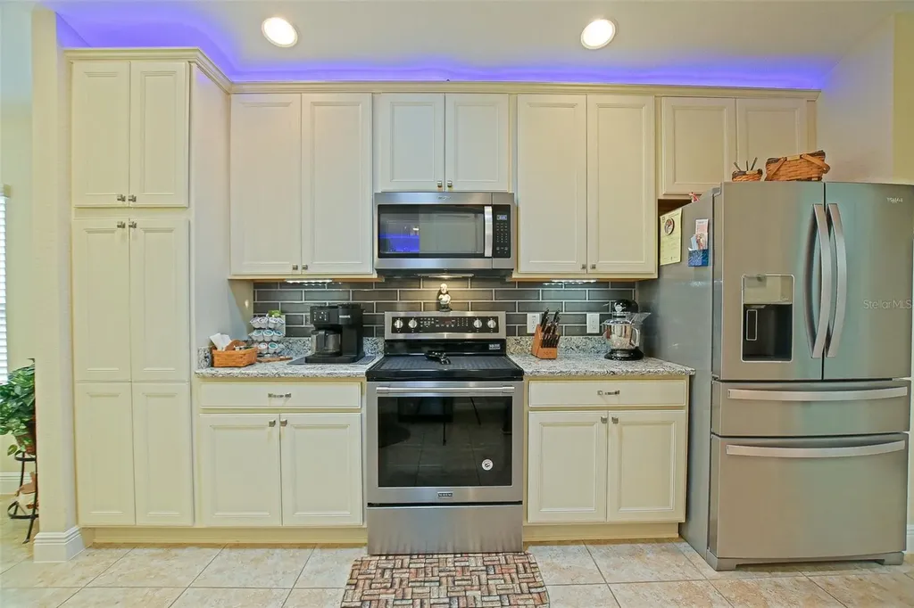 10158 Julia Isles Avenue Oxford FL 34484