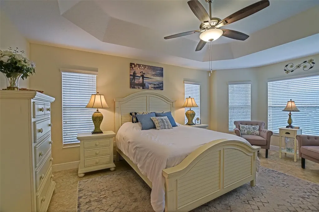 10158 Julia Isles Avenue Oxford FL 34484