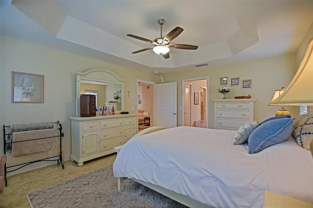 10158 Julia Isles Avenue Oxford FL 34484