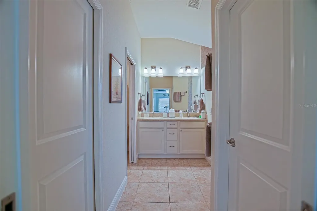 10158 Julia Isles Avenue Oxford FL 34484