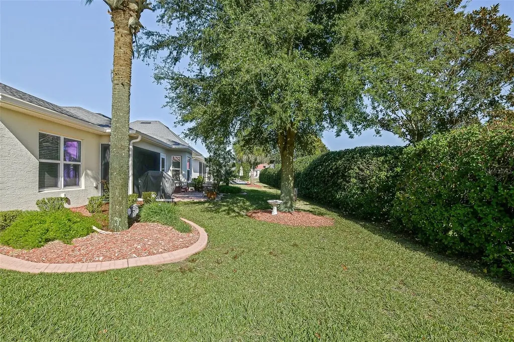 10158 Julia Isles Avenue Oxford FL 34484