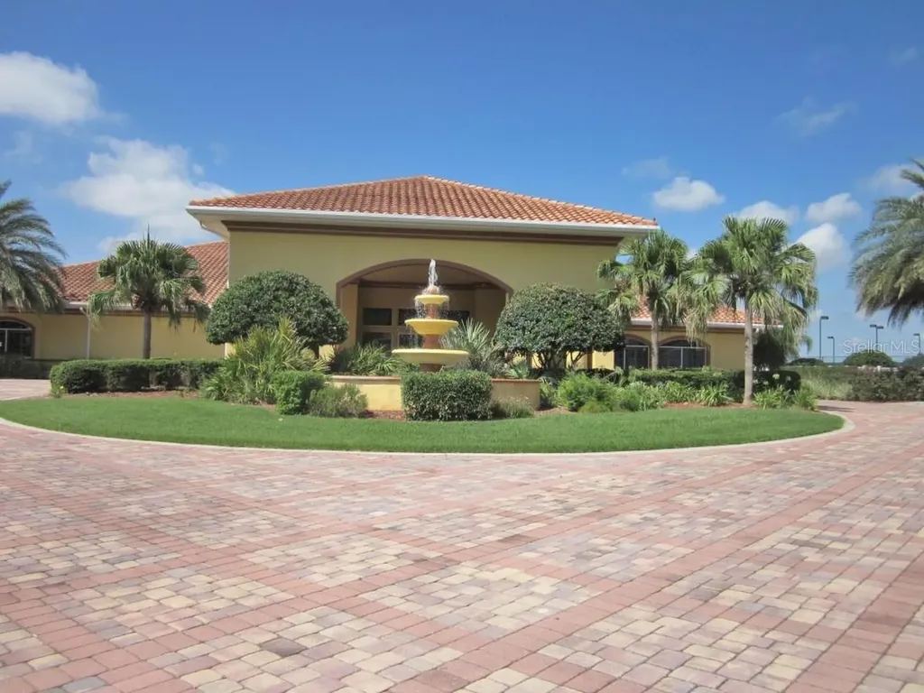 10158 Julia Isles Avenue Oxford FL 34484
