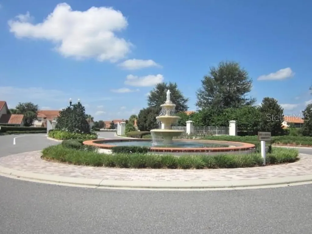 10158 Julia Isles Avenue Oxford FL 34484