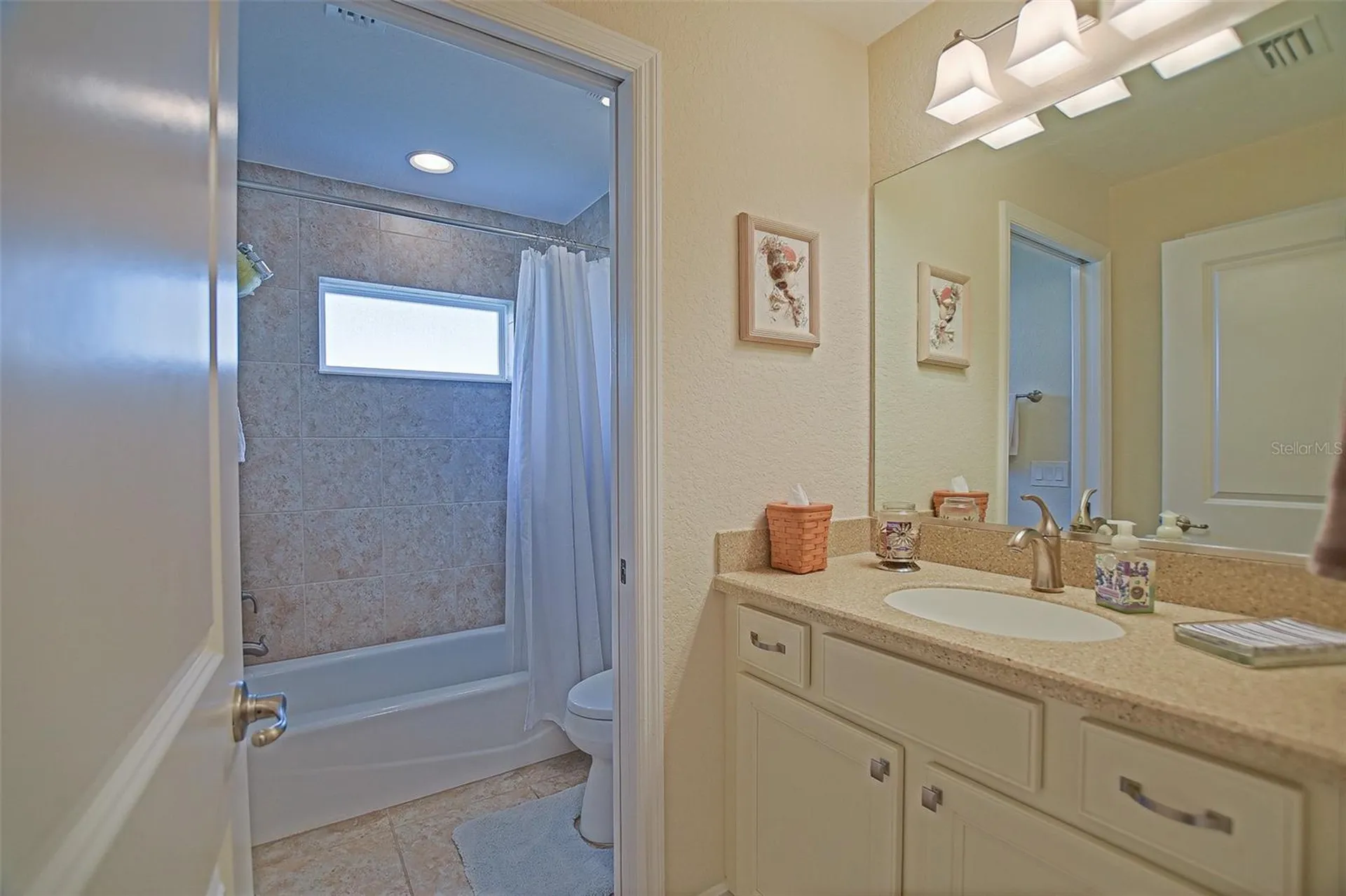 10158 Julia Isles Avenue Oxford FL 34484