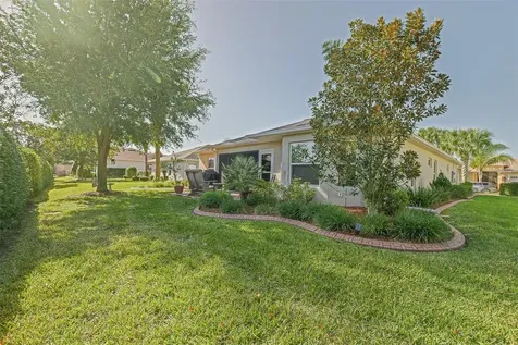 10158 Julia Isles Avenue Oxford FL 34484