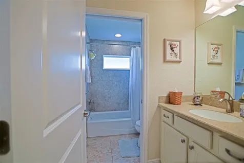 10158 Julia Isles Avenue Oxford FL 34484