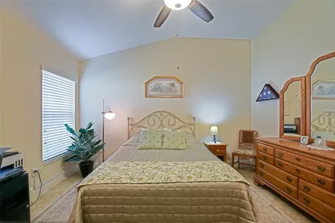 10158 Julia Isles Avenue Oxford FL 34484