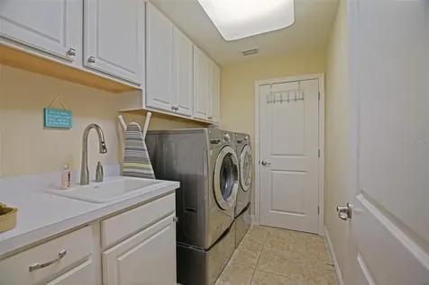 10158 Julia Isles Avenue Oxford FL 34484