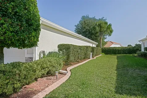 10158 Julia Isles Avenue Oxford FL 34484