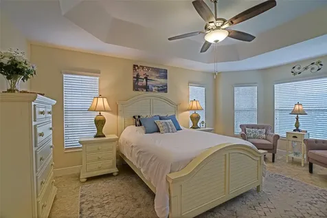 10158 Julia Isles Avenue Oxford FL 34484