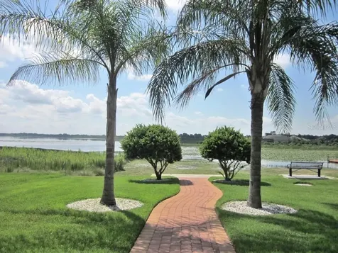 10158 Julia Isles Avenue Oxford FL 34484