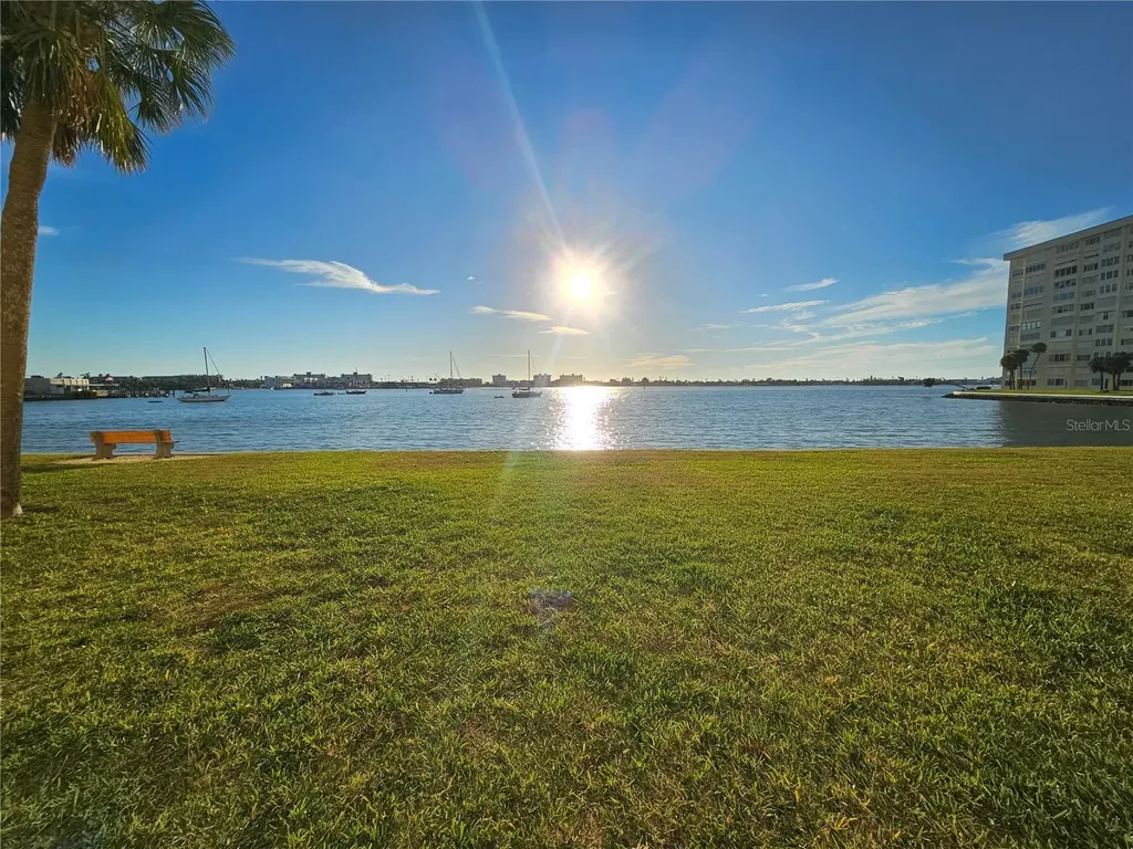 4525 Cove Circle St Petersburg FL 33708