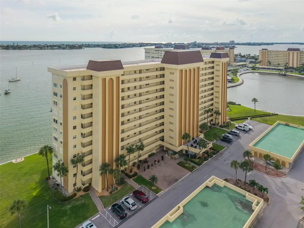 4525 Cove Circle St Petersburg FL 33708