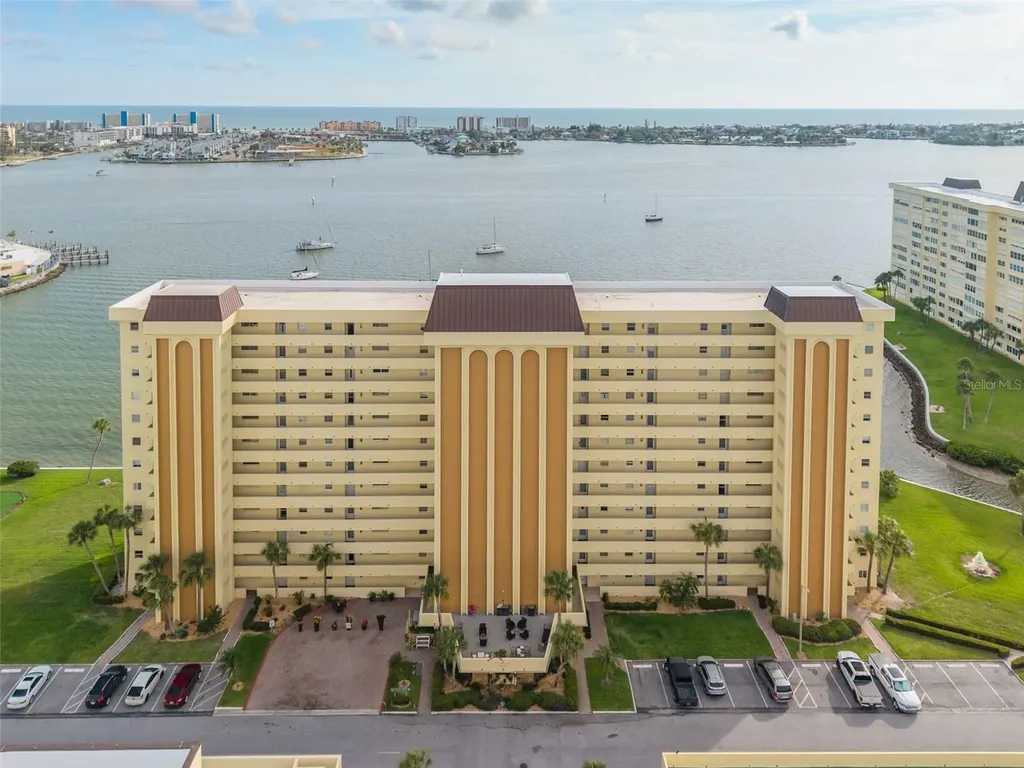 4525 Cove Circle St Petersburg FL 33708