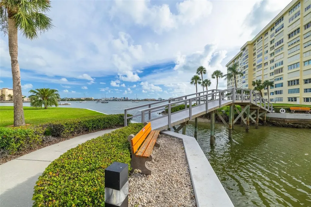 4525 Cove Circle St Petersburg FL 33708