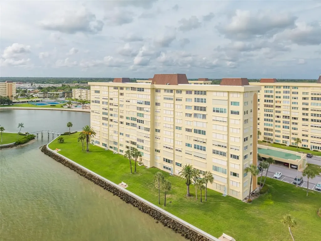 4525 Cove Circle St Petersburg FL 33708