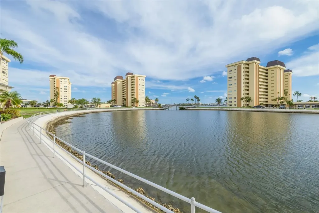 4525 Cove Circle St Petersburg FL 33708