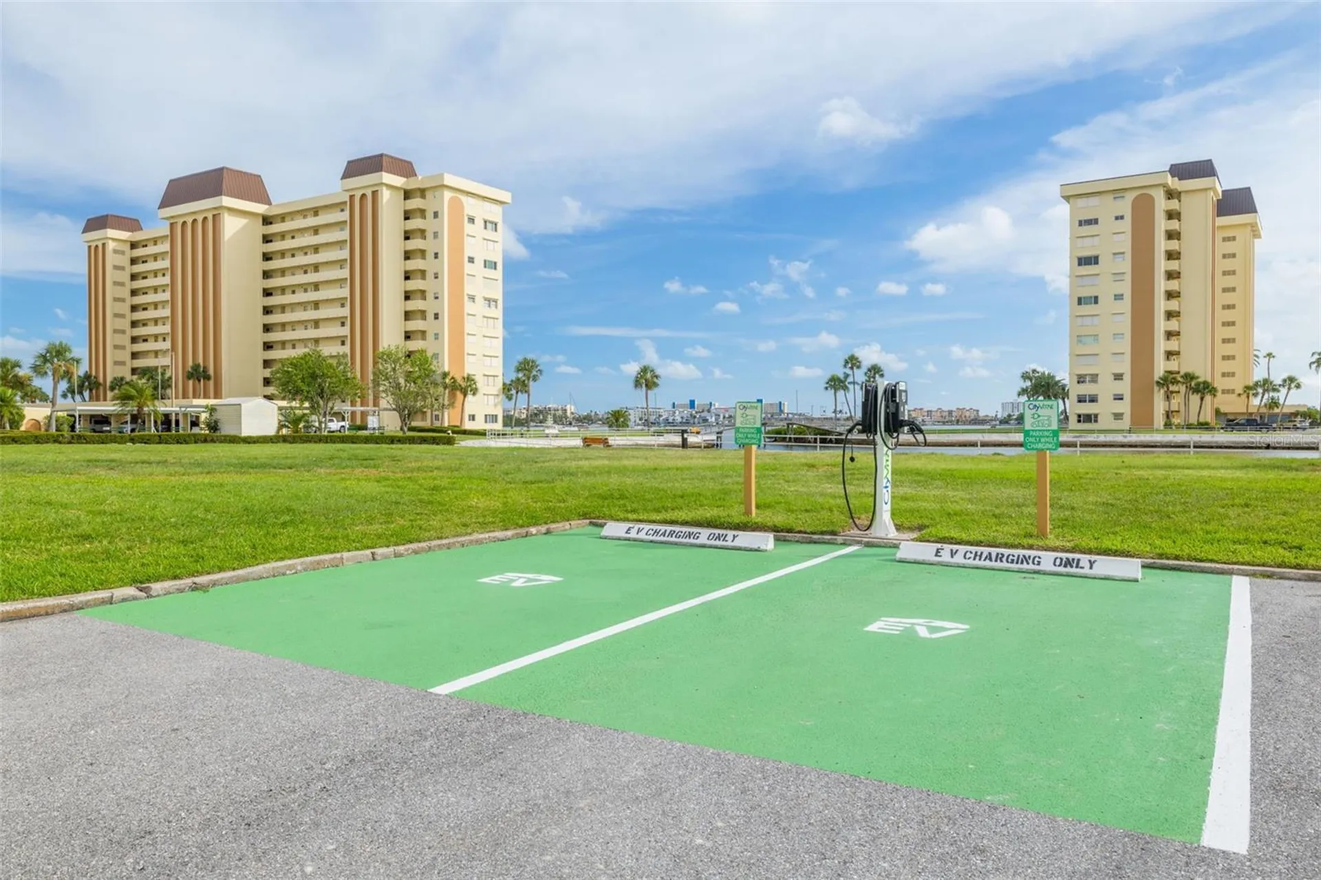 4525 Cove Circle St Petersburg FL 33708