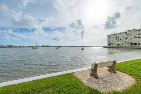 4525 Cove Circle St Petersburg FL 33708