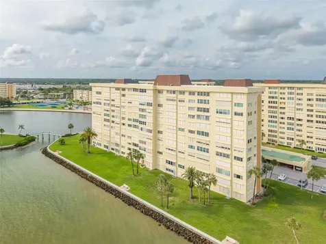 4525 Cove Circle St Petersburg FL 33708
