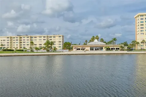 4525 Cove Circle St Petersburg FL 33708