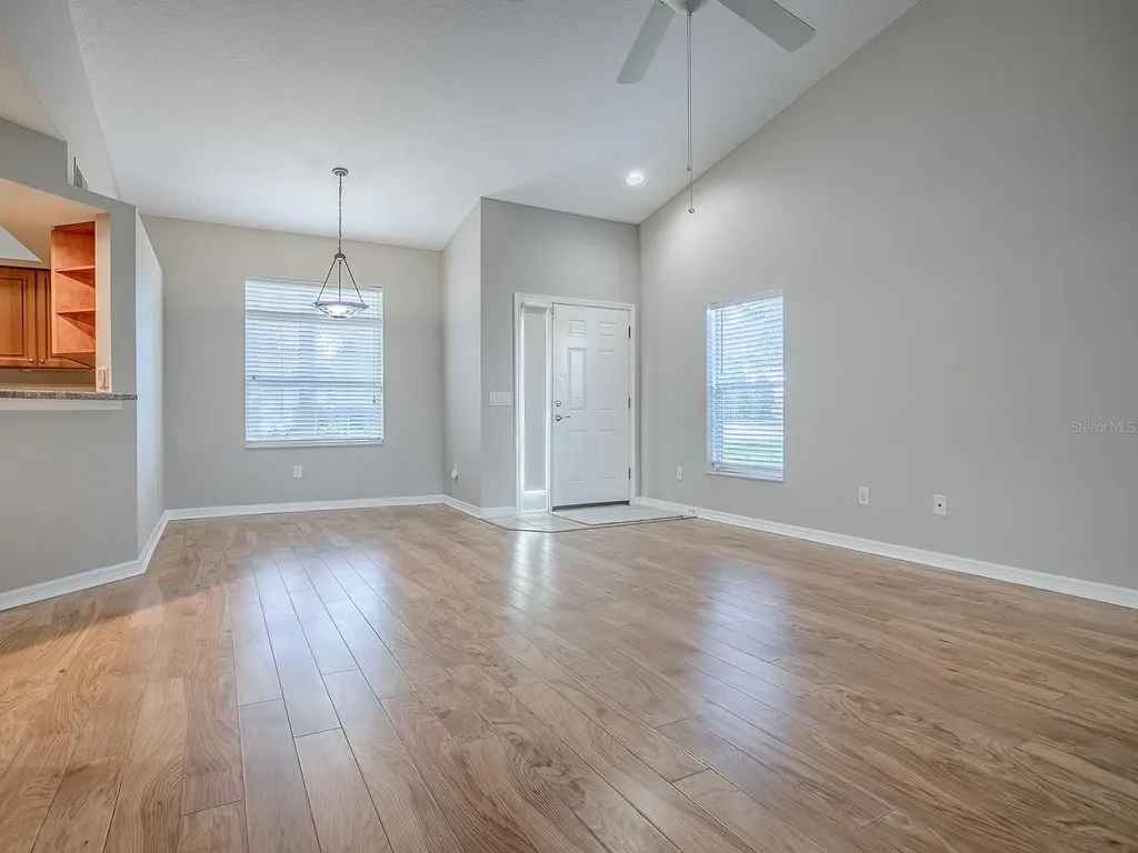 5318 Edgewater Way Oxford FL 34484