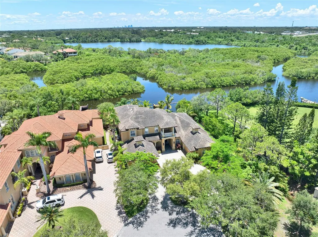8707 Silverthorn Road Seminole FL 33777