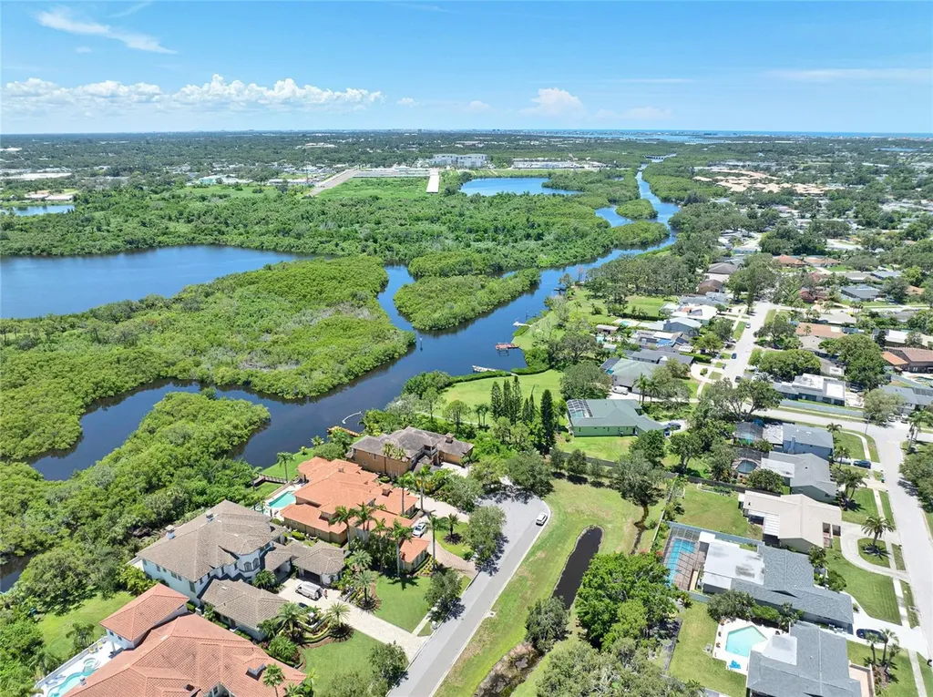 8707 Silverthorn Road Seminole FL 33777