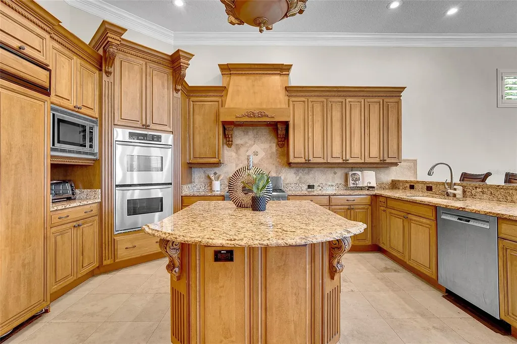 8707 Silverthorn Road Seminole FL 33777