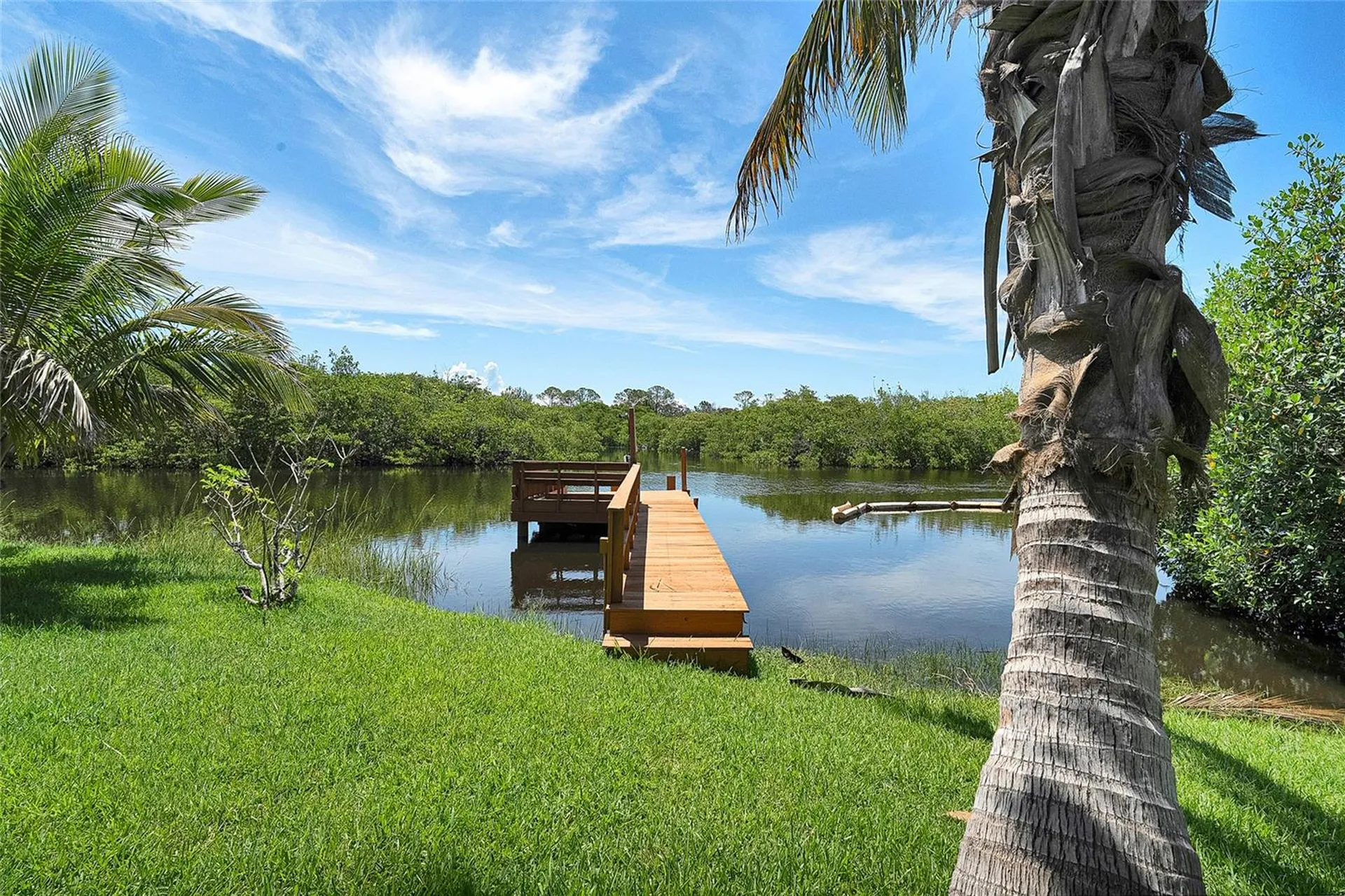 8707 Silverthorn Road Seminole FL 33777