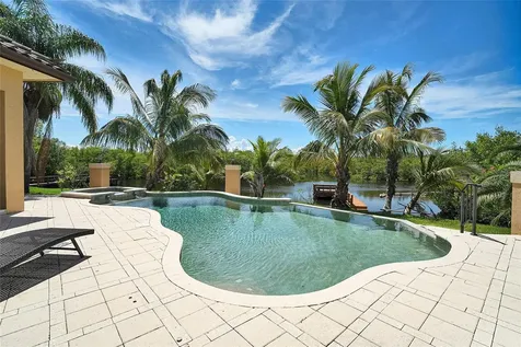 8707 Silverthorn Road Seminole FL 33777