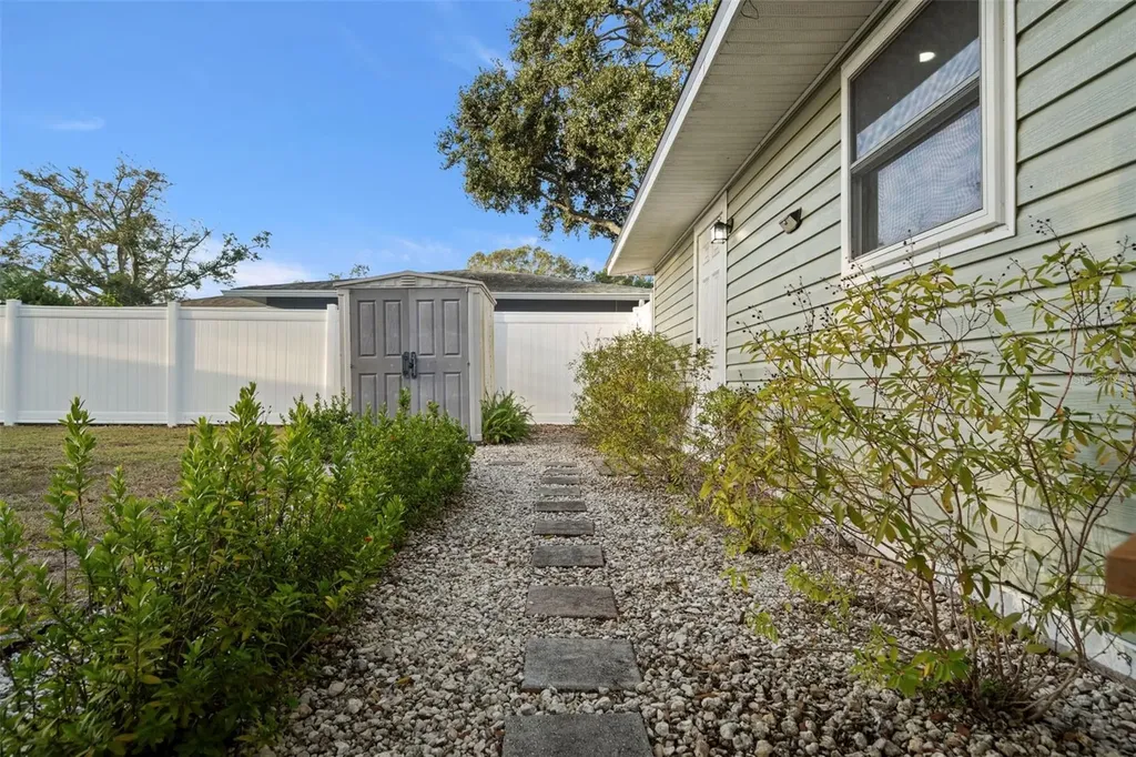 6500 Briar Ridge Court N Pinellas Park FL 33782