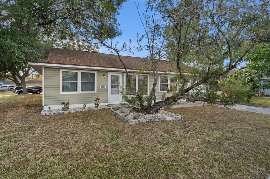 6500 Briar Ridge Court N Pinellas Park FL 33782