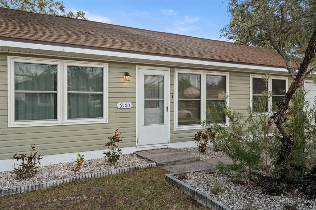 6500 Briar Ridge Court N Pinellas Park FL 33782