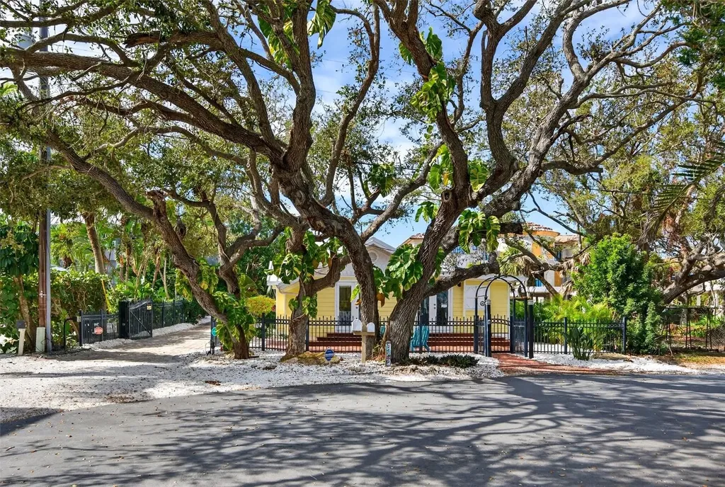 7152 Point Of Rocks Circle Sarasota FL 34242