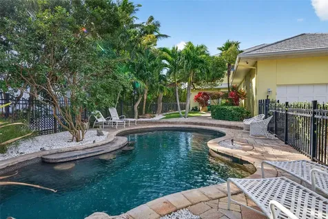 7152 Point Of Rocks Circle Sarasota FL 34242
